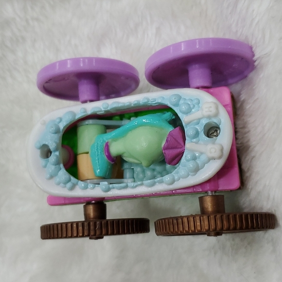 💥50% saleRetro 90's Tiny Toon Adventure Toy Car - Gogo Dodo / Montana Max #1047 - Picture 5 of 7